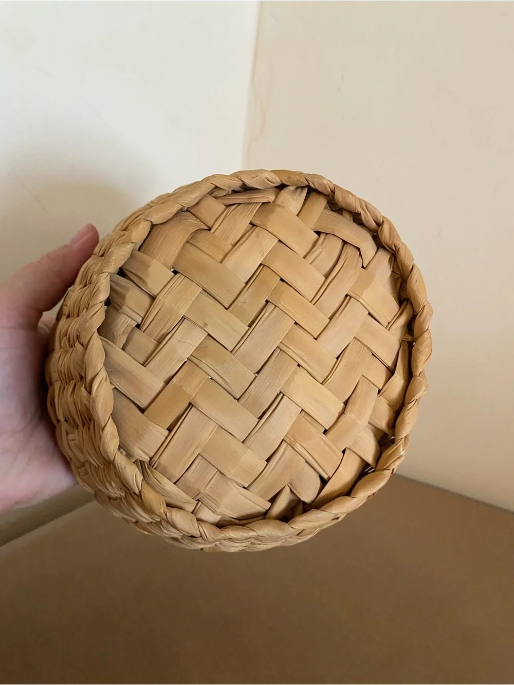Woven Natural Seagrass wicker Storage Basket Natural, Vase shape bulbous , tan